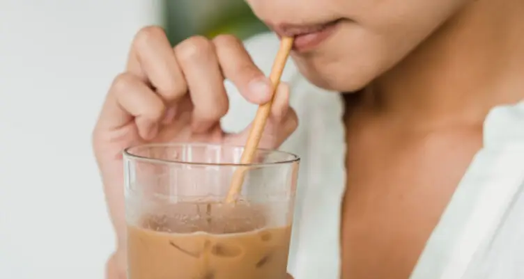 bulletproof-person-drinking-iced-coffee-752x401-1 - Your Savvy Purse
