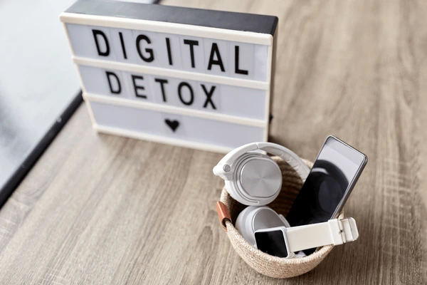 Digital Detox: Advocate for Reduced Screen Time for Improved Mental Health