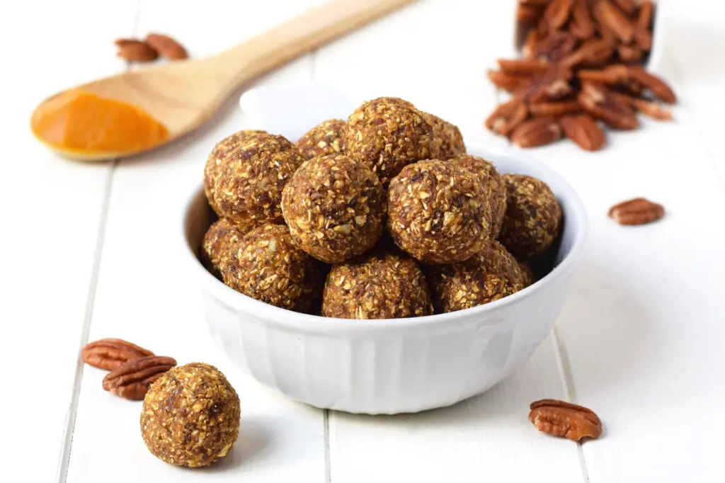 Pumpkin-Pie-Energy-Bites-2 - Your Savvy Purse