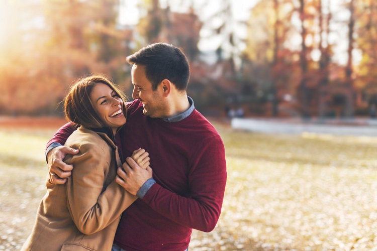 Fall in Love All Over Again with These Fun Fall Activities for Couples