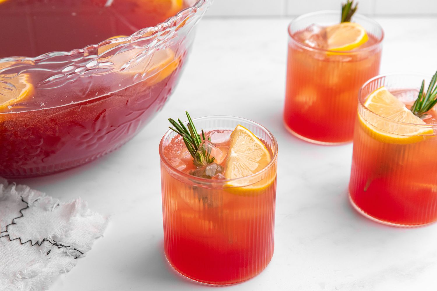 8 Festive Thanksgiving Alcoholic Drinks to Spice Up Your Celebration