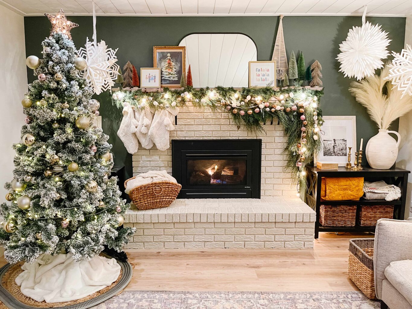 15 Holiday Decorating Hacks We Wish We’d Known Sooner