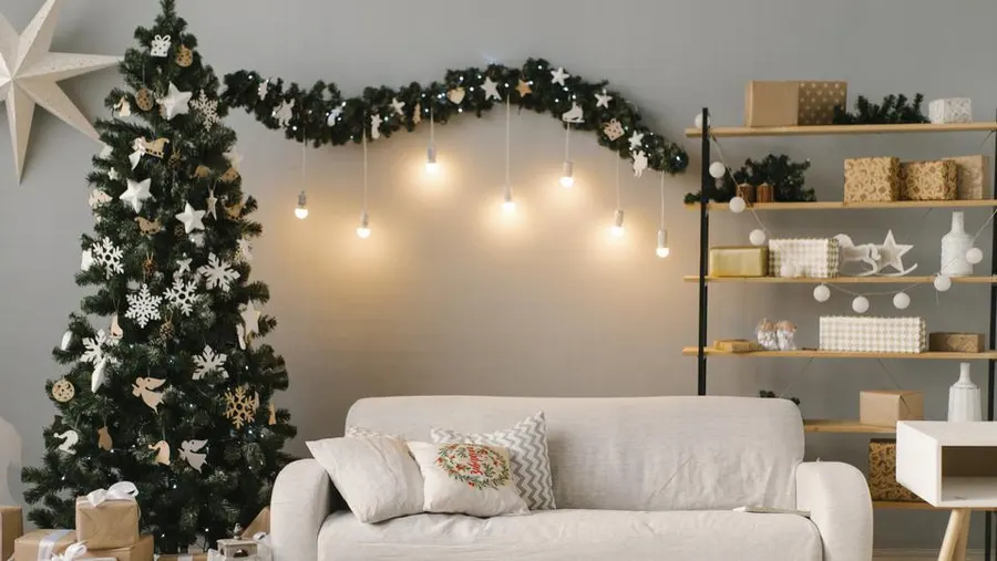 What I’m Buying to Decorate for the Holidays with a $100 Budget