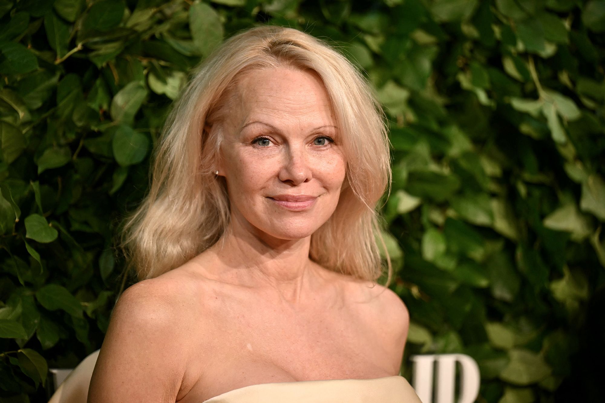 Why Pamela Anderson is Our Icon: She’s Flaunting Her Bare Face