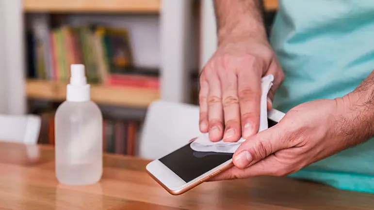 You Should Clean Your Smartphone Once a Day – Here’s How