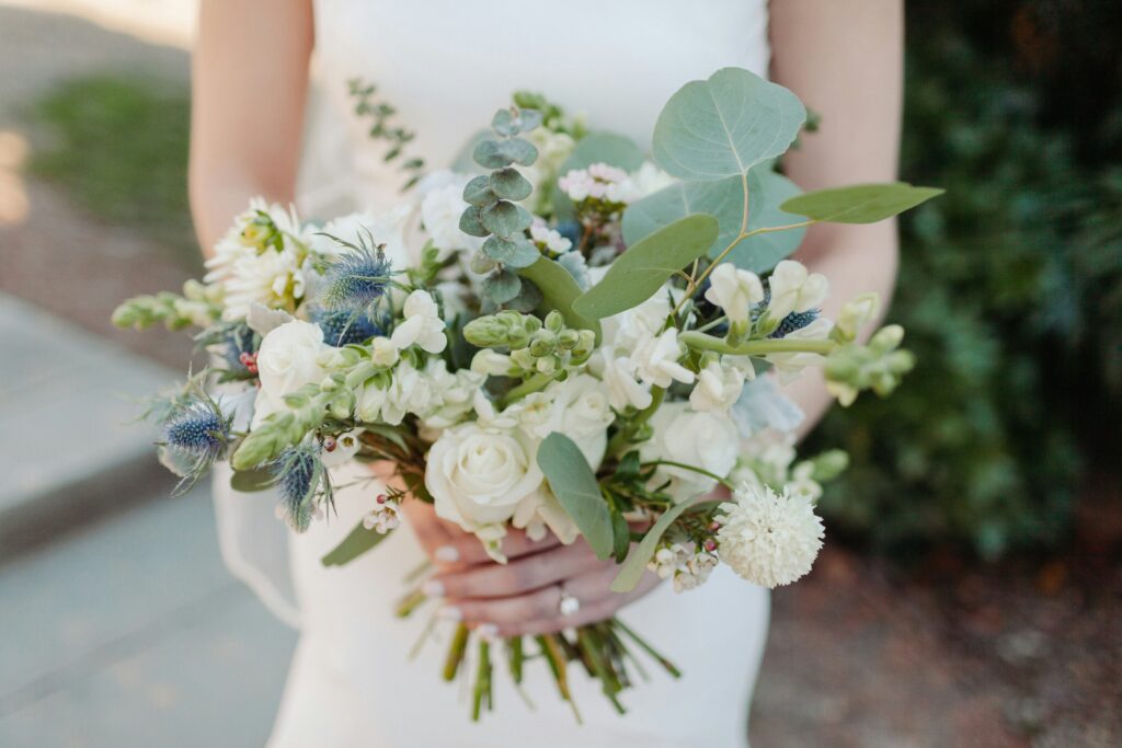 Saving Money on Wedding Flowers Without Sacrificing Beauty