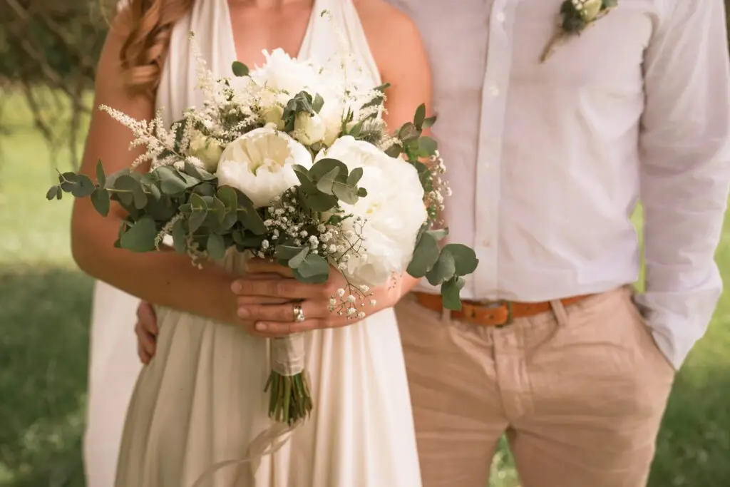 Simple Ways to Save Money on a Summer Wedding