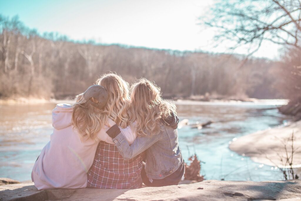 The Magic of "Time-Travel" Friendships: Why Picking Up Where You Left Off is the Ultimate 2026 Flex