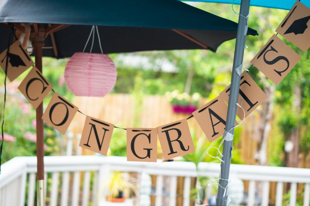 Graduation Parties That Don't Break the Bank: Memory Walls & DIY Photo Booths