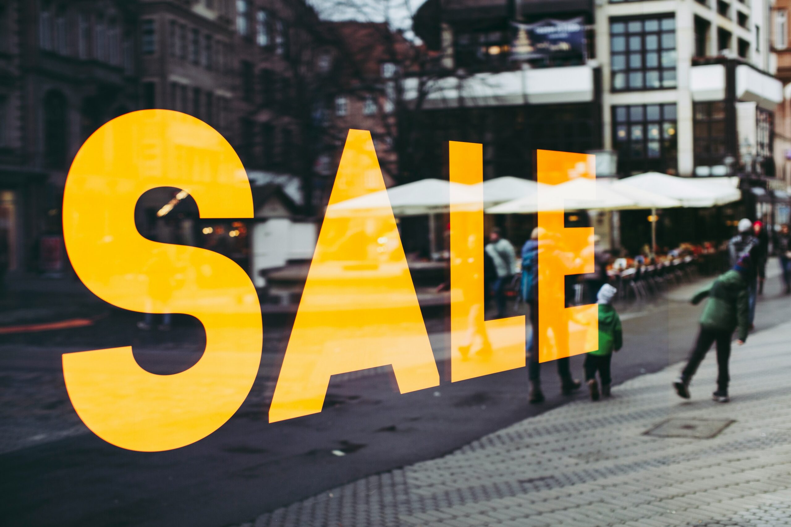 The "Opposite Season" Strategy: How to Score Luxury Goods for 70% Off