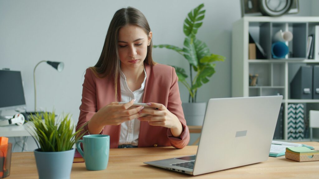 The 20-Minute "Nanolearning" Habit: Mastering New Skills in the Cracks of Your Day