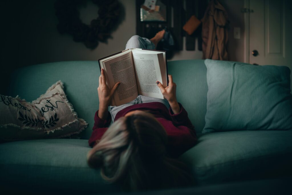 How to Beat the "Reading Slump": High-Interest Micro-Tactics to Fall Back in Love with Books