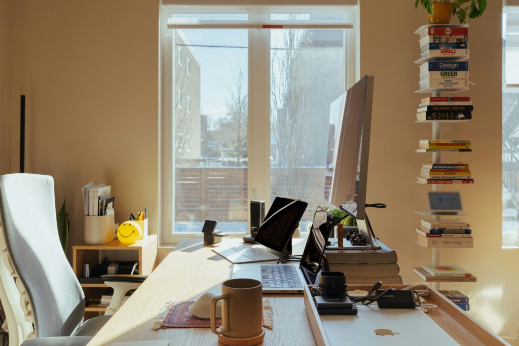 The Anti-Clutter Friday Ritual: How to Reclaim Your Desktop Bandwidth in 10 Minutes