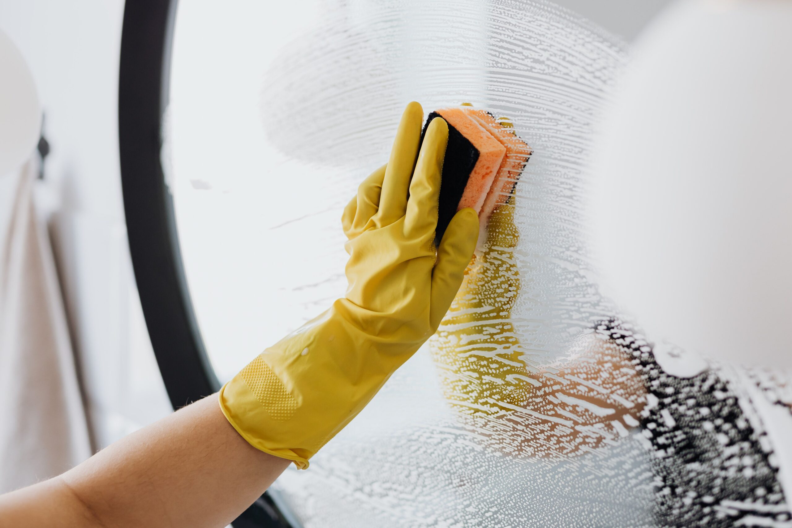 The Scent of Sanctuary: The Tactical Guide to Cleaning Products That Deliver a True, Long-Lasting Fresh Home