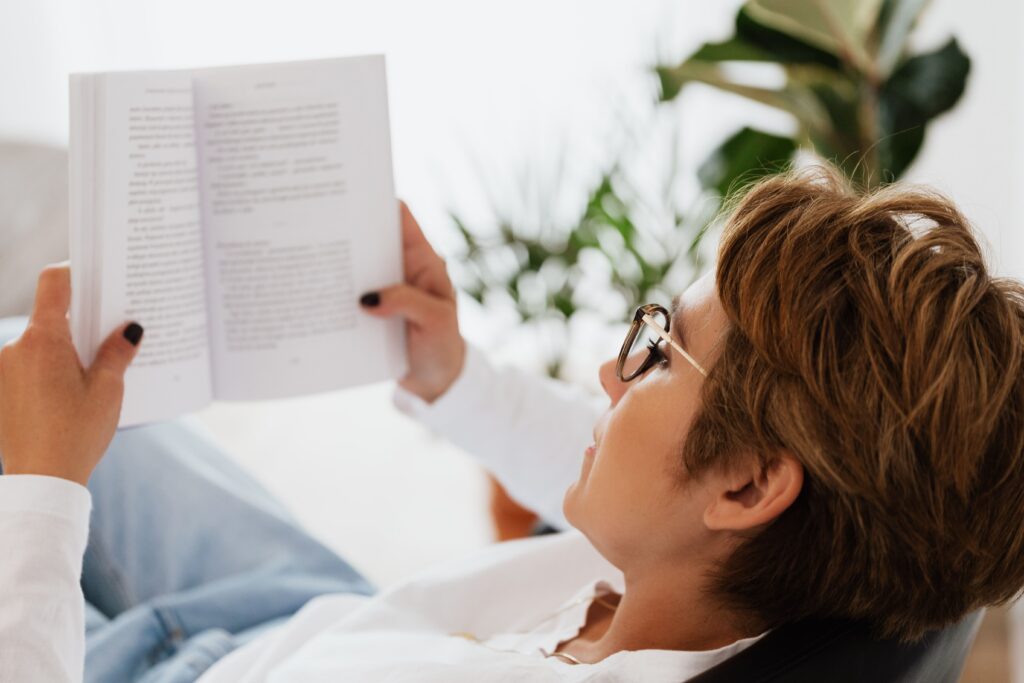 The Literary Escape: 6 Simple Tips to Create the Perfect Summer Reading Routine for Busy Moms