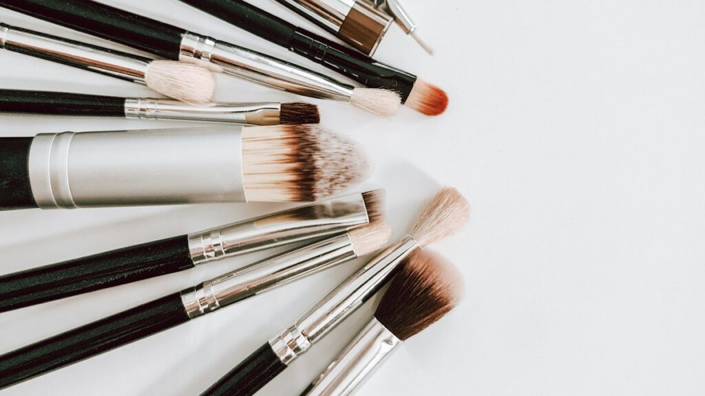 Black and brown makeup brush set