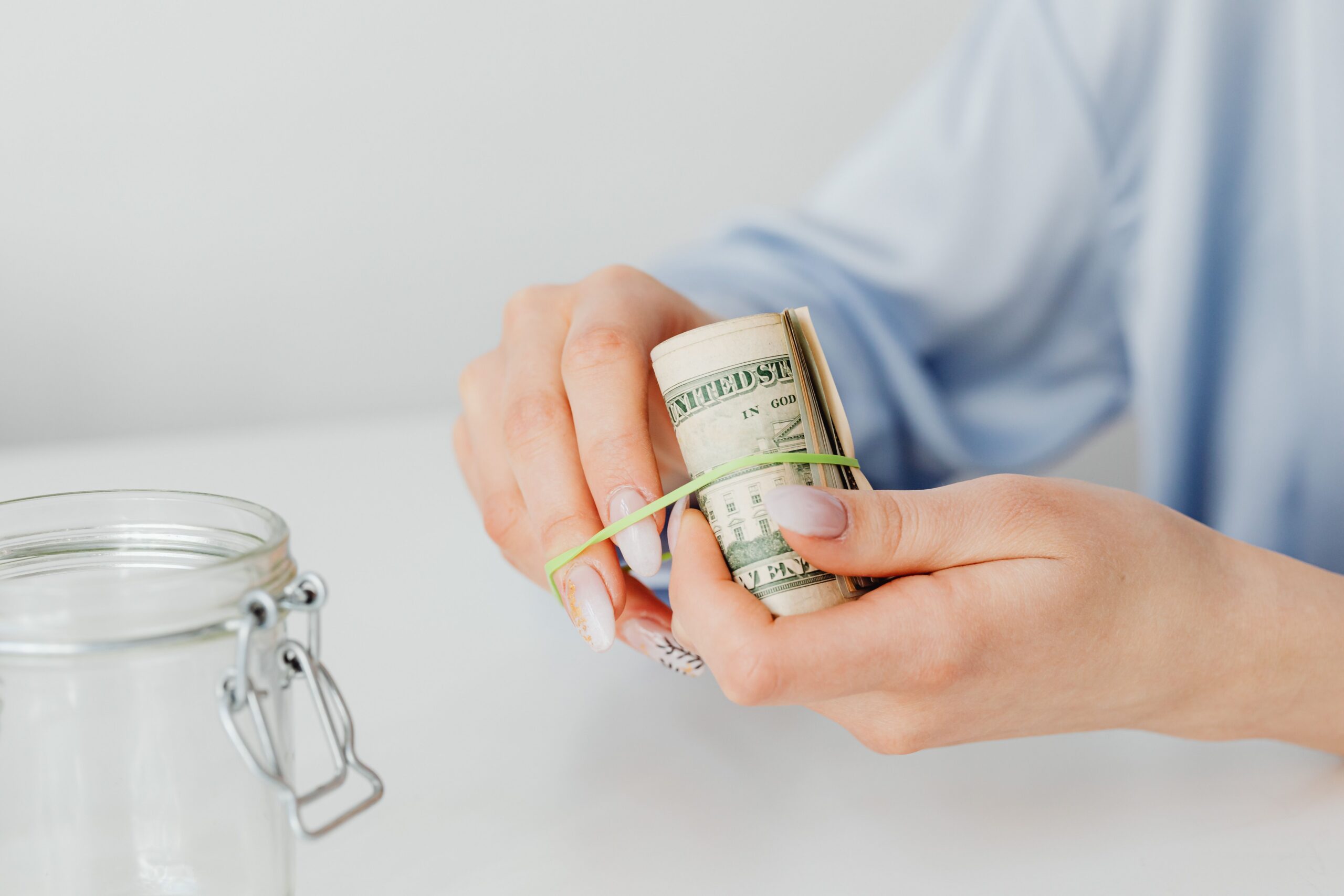7 Ways to Use Free AI Tools to Save Money Every Month