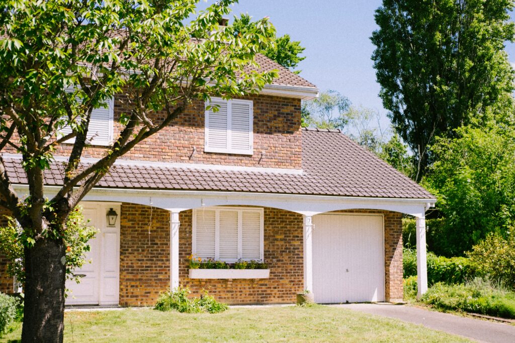Is Your Roof Trying to Tell You Something? Signs It&rsquo;s Time to Replace It